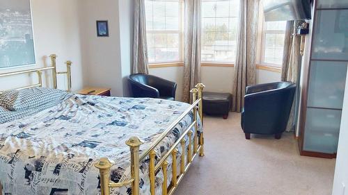 1312 20Th Street, Cranbrook, BC - Indoor Photo Showing Bedroom
