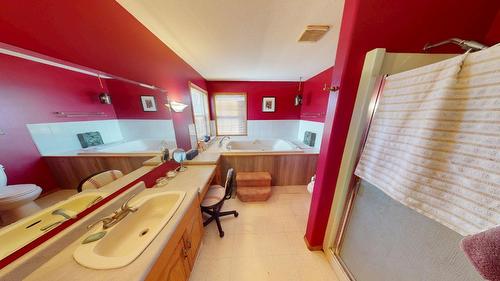 1312 20Th Street, Cranbrook, BC - Indoor Photo Showing Bathroom