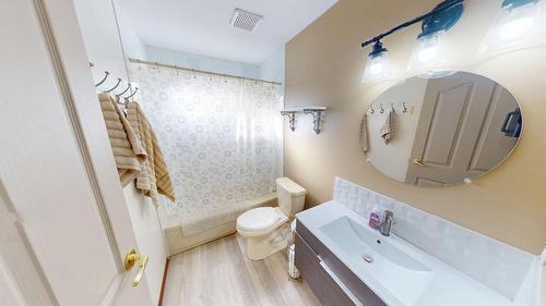 1312 20Th Street, Cranbrook, BC - Indoor Photo Showing Bathroom