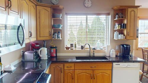 1312 20Th Street, Cranbrook, BC - Indoor Photo Showing Kitchen