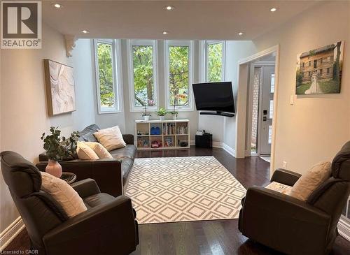 1257 Mccraney Street E, Oakville, ON - Indoor Photo Showing Living Room