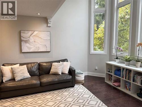 1257 Mccraney Street E, Oakville, ON - Indoor Photo Showing Living Room