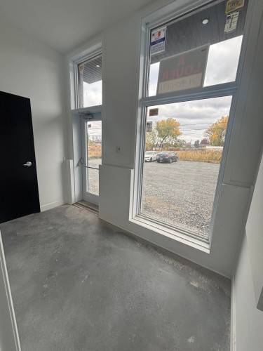 Mud Room - 468 Rue Dansereau, Contrecoeur, QC - Indoor Photo Showing Other Room