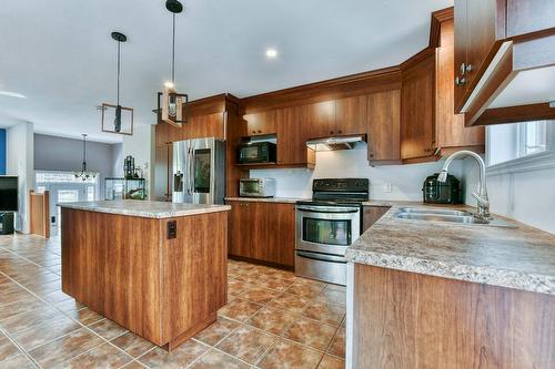 Cuisine - 296Z  - 298Z Mtée St-Vincent, Saint-Placide, QC - Indoor Photo Showing Kitchen With Double Sink