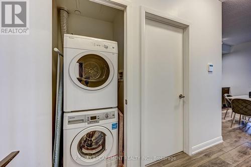 714 - 435 Richmond Street W, Toronto, ON - Indoor Photo Showing Laundry Room