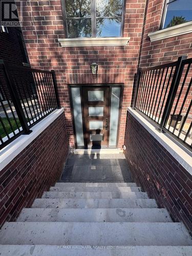 152 Olde Bayview Avenue, Richmond Hill, ON - Outdoor With Exterior