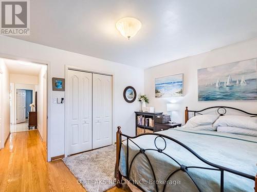 7497 Middleshire Drive, Mississauga, ON - Indoor Photo Showing Bedroom