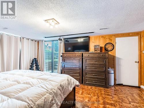 7497 Middleshire Drive, Mississauga, ON - Indoor Photo Showing Bedroom
