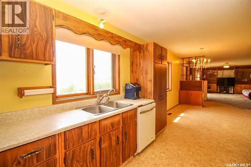 223 2Nd Street W, Climax, SK - Indoor Photo Showing Kitchen With Double Sink
