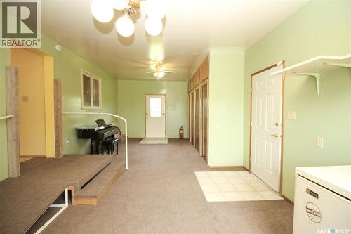 223 2Nd Street W, Climax, SK - Indoor Photo Showing Other Room