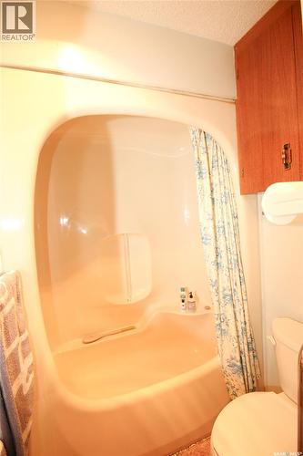 223 2Nd Street W, Climax, SK - Indoor Photo Showing Bathroom