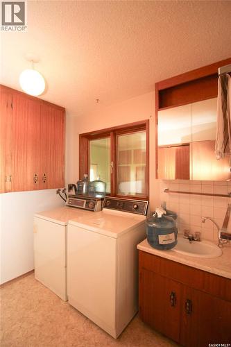 223 2Nd Street W, Climax, SK - Indoor Photo Showing Laundry Room