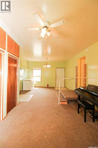 223 2Nd Street W, Climax, SK - Indoor Photo Showing Other Room