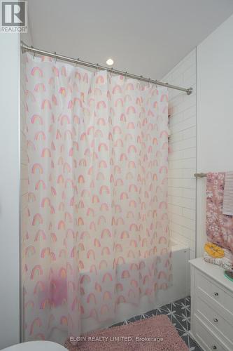 107 Optimist Drive, Southwold, ON - Indoor Photo Showing Bathroom