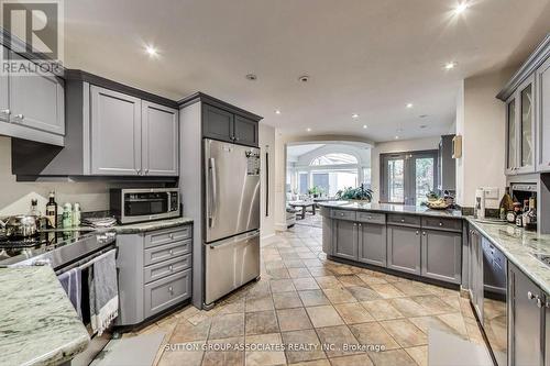 202 Forest Hill Road, Toronto, ON - Indoor Photo Showing Kitchen With Upgraded Kitchen