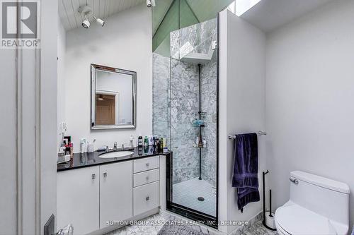 202 Forest Hill Road, Toronto, ON - Indoor Photo Showing Bathroom