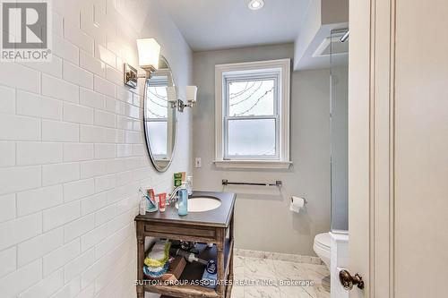 202 Forest Hill Road, Toronto, ON - Indoor Photo Showing Bathroom