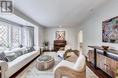 202 Forest Hill Road, Toronto, ON - Indoor Photo Showing Living Room