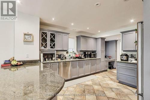 202 Forest Hill Road, Toronto, ON - Indoor Photo Showing Kitchen