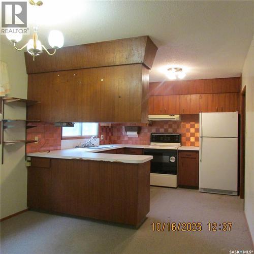 406 Chickney Avenue, Lemberg, SK - Indoor Photo Showing Kitchen