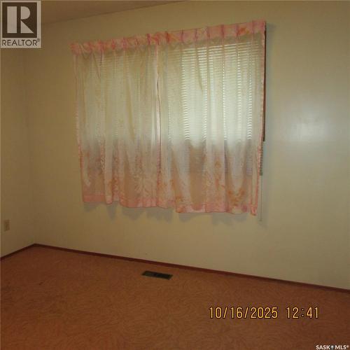 406 Chickney Avenue, Lemberg, SK - Indoor Photo Showing Other Room