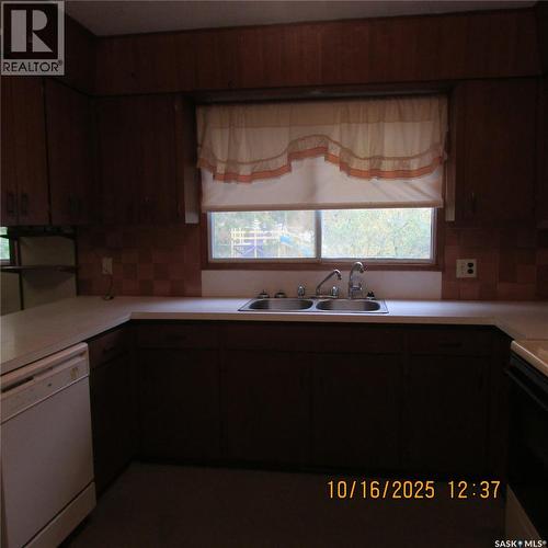 406 Chickney Avenue, Lemberg, SK - Indoor Photo Showing Kitchen With Double Sink