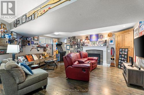 27 Miller Street, Guelph (Pineridge/Westminster Woods), ON - Indoor Photo Showing Living Room With Fireplace