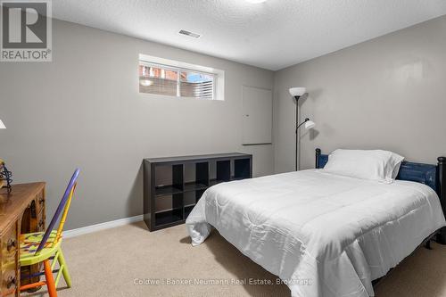 27 Miller Street, Guelph (Pineridge/Westminster Woods), ON - Indoor Photo Showing Bedroom