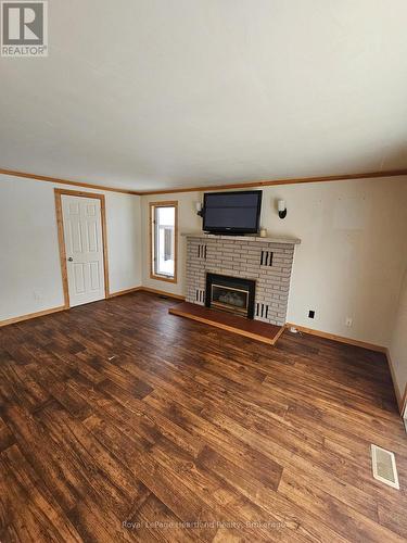 43 Trafalgar Street, Goderich (Goderich (Town)), ON - Indoor Photo Showing Living Room With Fireplace