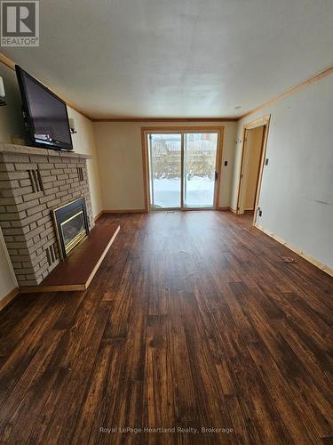 43 Trafalgar Street, Goderich (Goderich (Town)), ON - Indoor Photo Showing Living Room With Fireplace