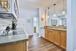 Bright and stylish main-floor unit - 