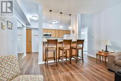 Open-concept layout, for a spacious atmosphere - 