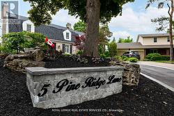 5 PINE RIDGE LANE  Brampton, ON L6W 1G6