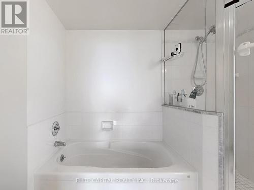 2603 - 228 Bonis Avenue, Toronto, ON - Indoor Photo Showing Bathroom