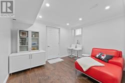 Lower Apartment Bedroom 1 - 