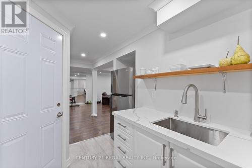 43 Valleyscape Trail, Caledon, ON - Indoor Photo Showing Kitchen
