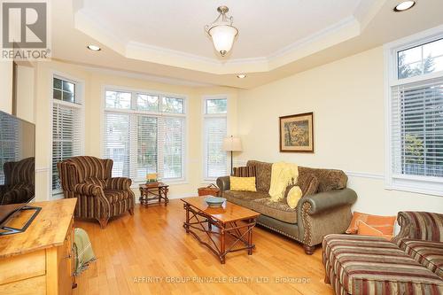 983 Lake Drive E, Georgina (Sutton & Jackson'S Point), ON - Indoor Photo Showing Living Room