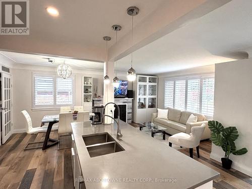 2105 Maplewood Drive, Burlington, ON - Indoor