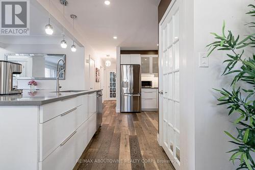 2105 Maplewood Drive, Burlington, ON - Indoor Photo Showing Kitchen With Stainless Steel Kitchen With Upgraded Kitchen