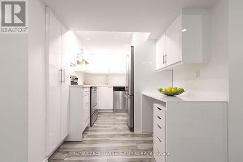 2105 Maplewood Drive, Burlington, ON - Indoor