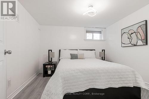 2105 Maplewood Drive, Burlington, ON - Indoor Photo Showing Bedroom