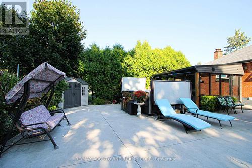 2105 Maplewood Drive, Burlington, ON - Outdoor