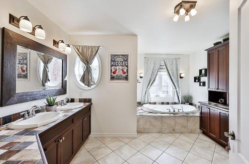 Bathroom - 6 Rue Des Doublons, Blainville, QC - Indoor Photo Showing Bathroom