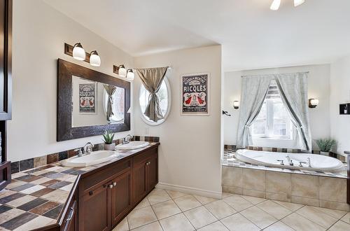Bathroom - 6 Rue Des Doublons, Blainville, QC - Indoor Photo Showing Bathroom