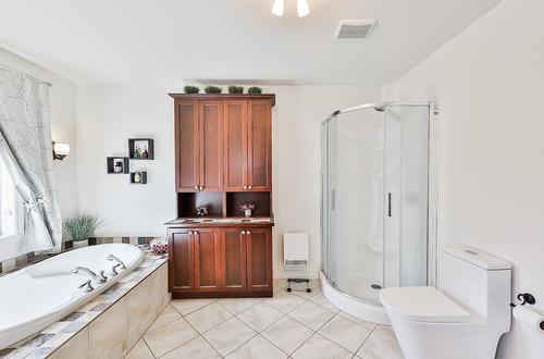 Bathroom - 6 Rue Des Doublons, Blainville, QC - Indoor Photo Showing Bathroom