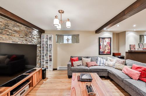 Family room - 6 Rue Des Doublons, Blainville, QC - Indoor Photo Showing Living Room