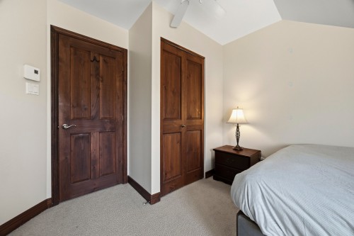 Chambre à coucher - 8-260 Rue Du Mont-Plaisant, Mont-Tremblant, QC - Indoor Photo Showing Bedroom
