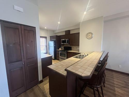 Bar - 8-260 Rue Du Mont-Plaisant, Mont-Tremblant, QC - Indoor