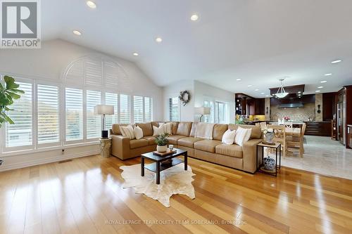 2981 Ninth Line, Bradford West Gwillimbury, ON - Indoor Photo Showing Living Room