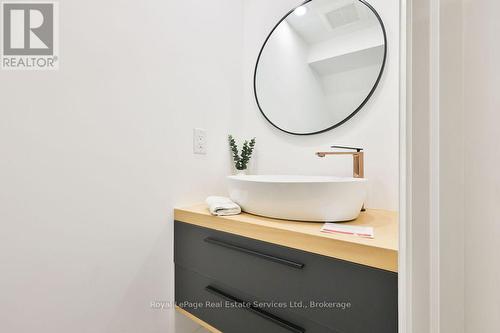431 Sandlewood Road, Oakville (Wo West), ON - Indoor Photo Showing Bathroom